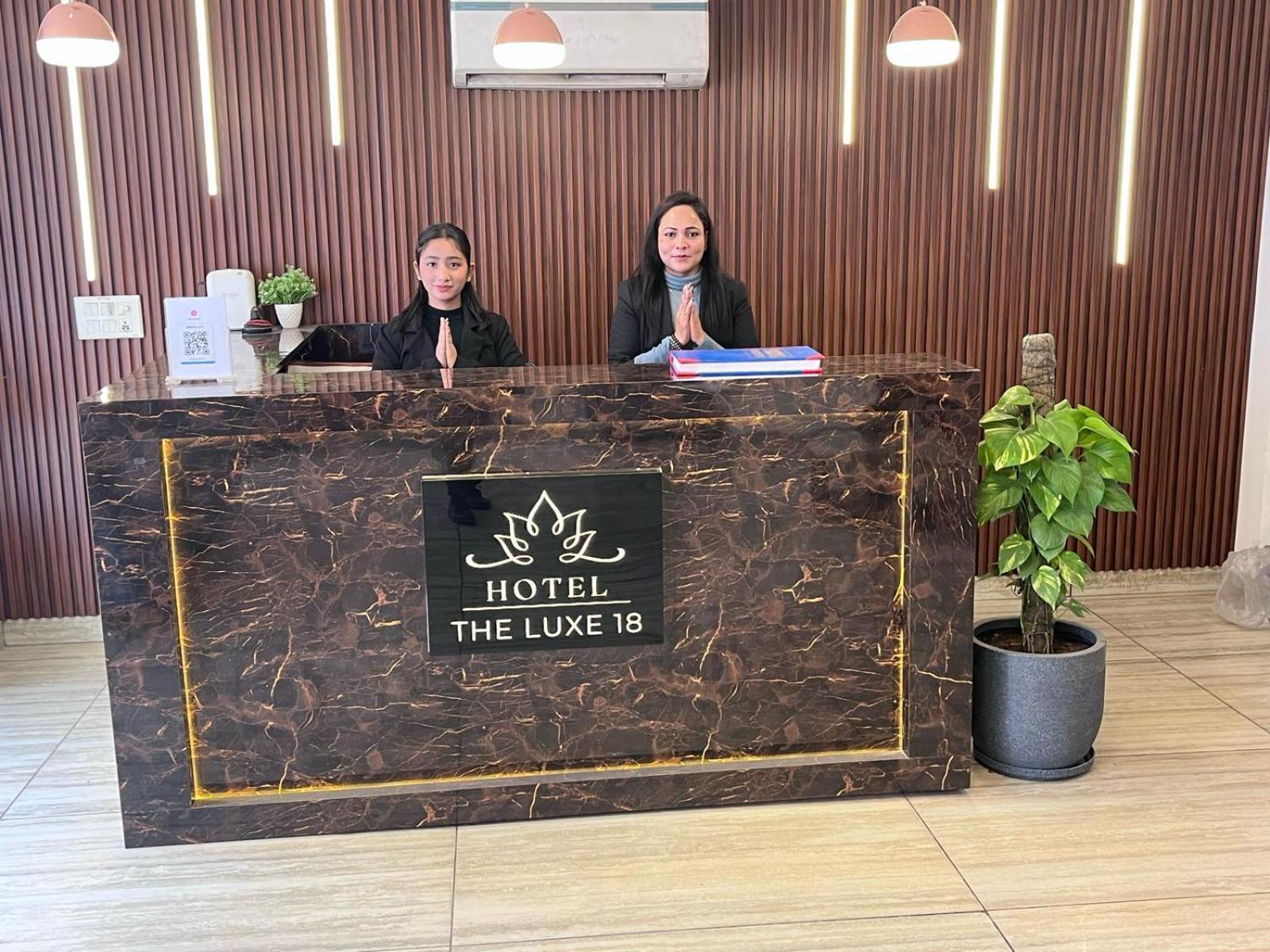 Hotel The Luxe 18 - Golf Course Road คูร์เคาน์ ภายนอก รูปภาพ