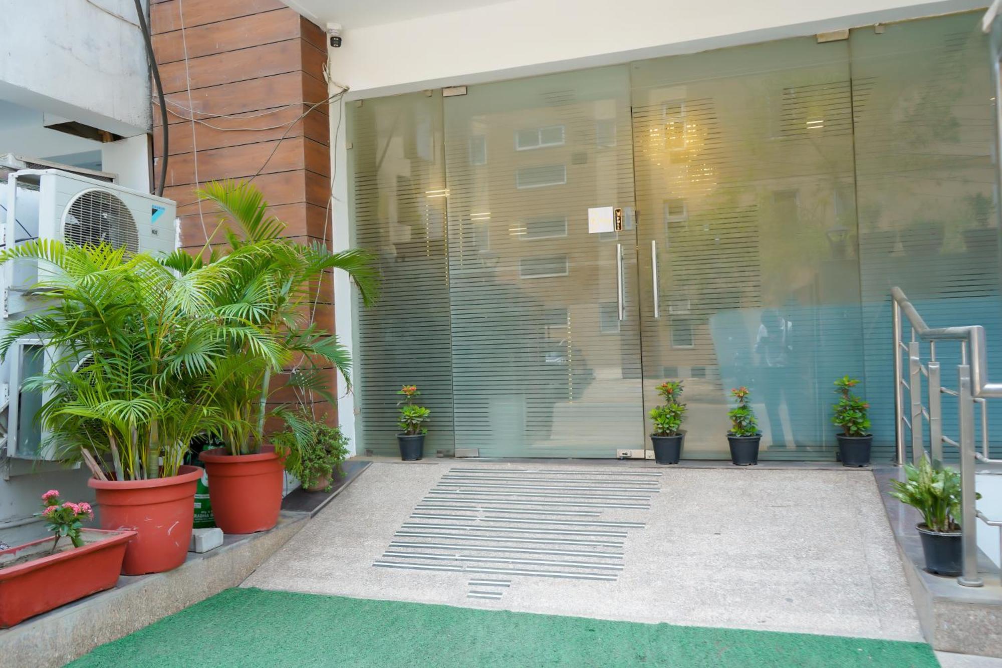 Hotel The Luxe 18 - Golf Course Road คูร์เคาน์ ภายนอก รูปภาพ
