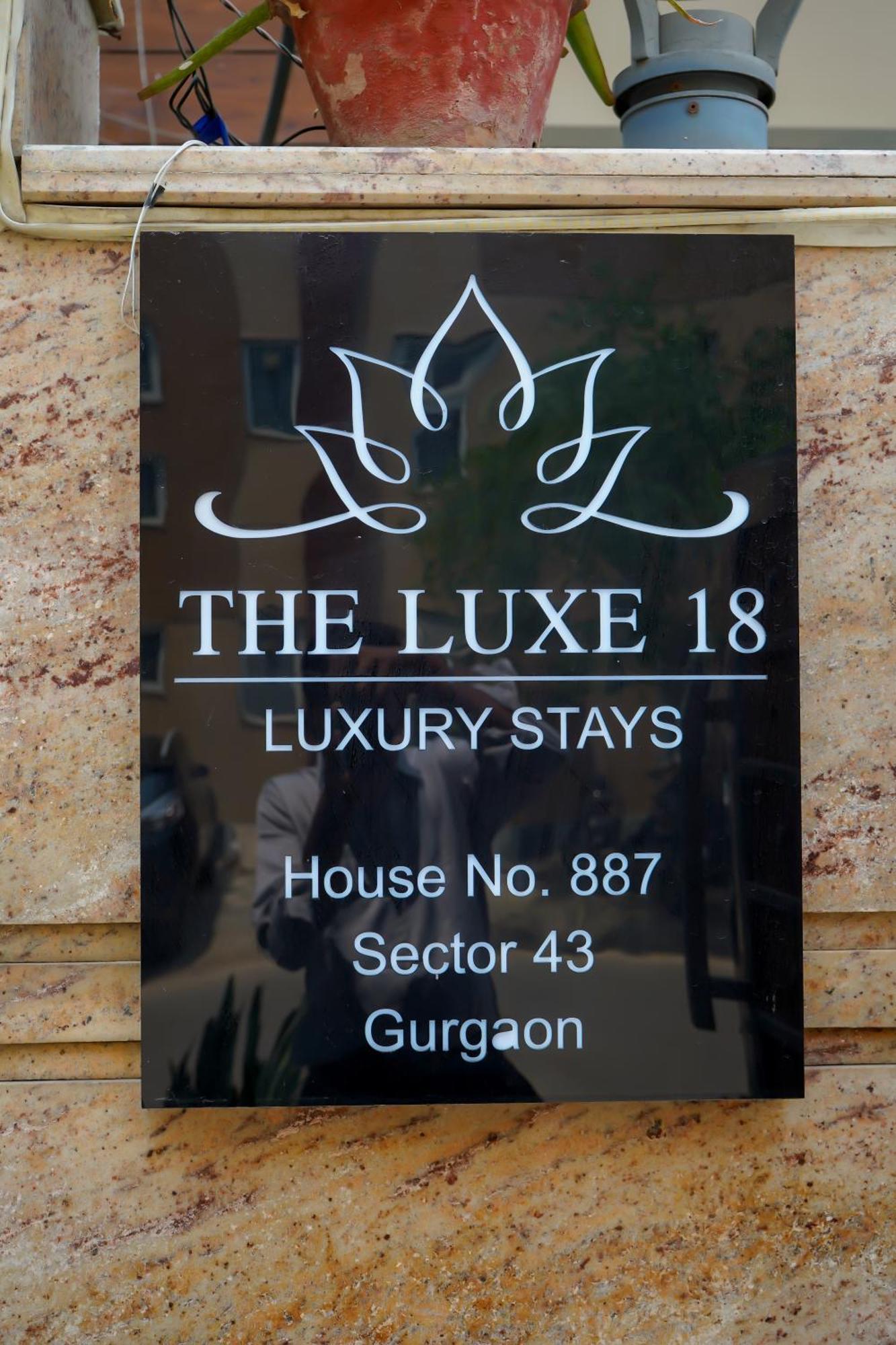 Hotel The Luxe 18 - Golf Course Road คูร์เคาน์ ภายนอก รูปภาพ